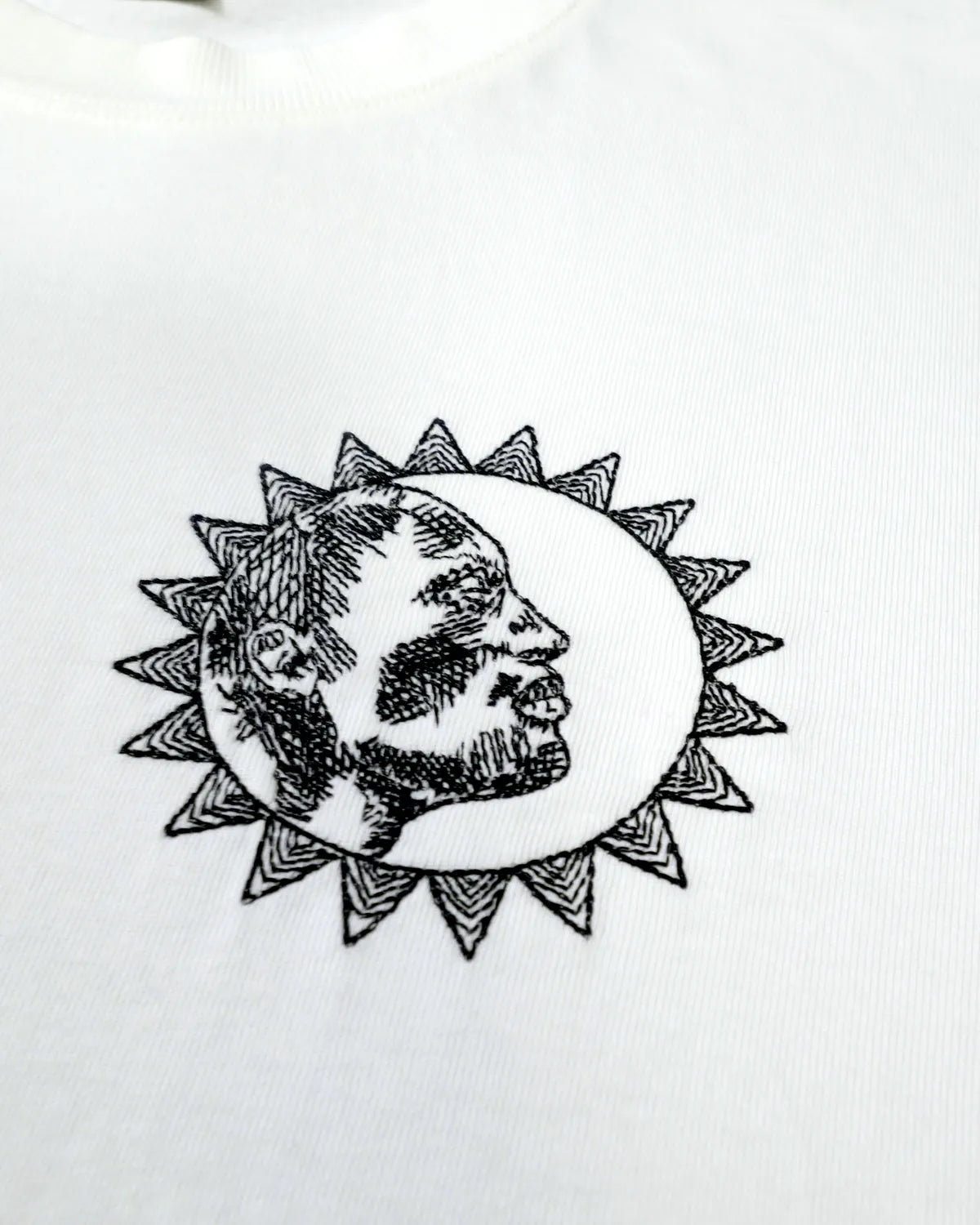 Sol · Stickerei